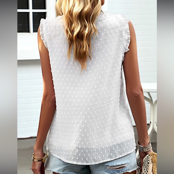 White sleeveless top - Picture 4 of 6